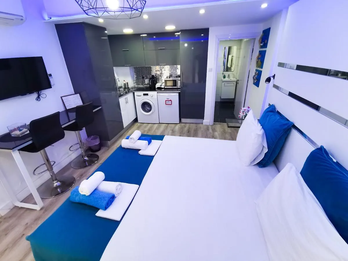 Mariandry Apartments 라르나카